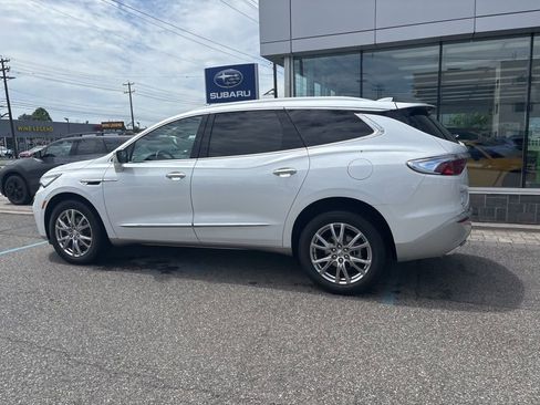 Used 2024 Buick Enclave Essence w/ Experience Buick Package FWD image 9