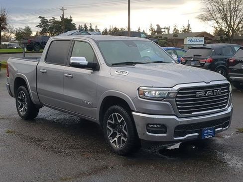 Used 2025 RAM 1500 Laramie AWD/4WD image 7