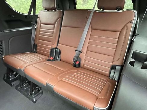 Used 2024 GMC Yukon XL Denali Ultimate AWD/4WD image 14