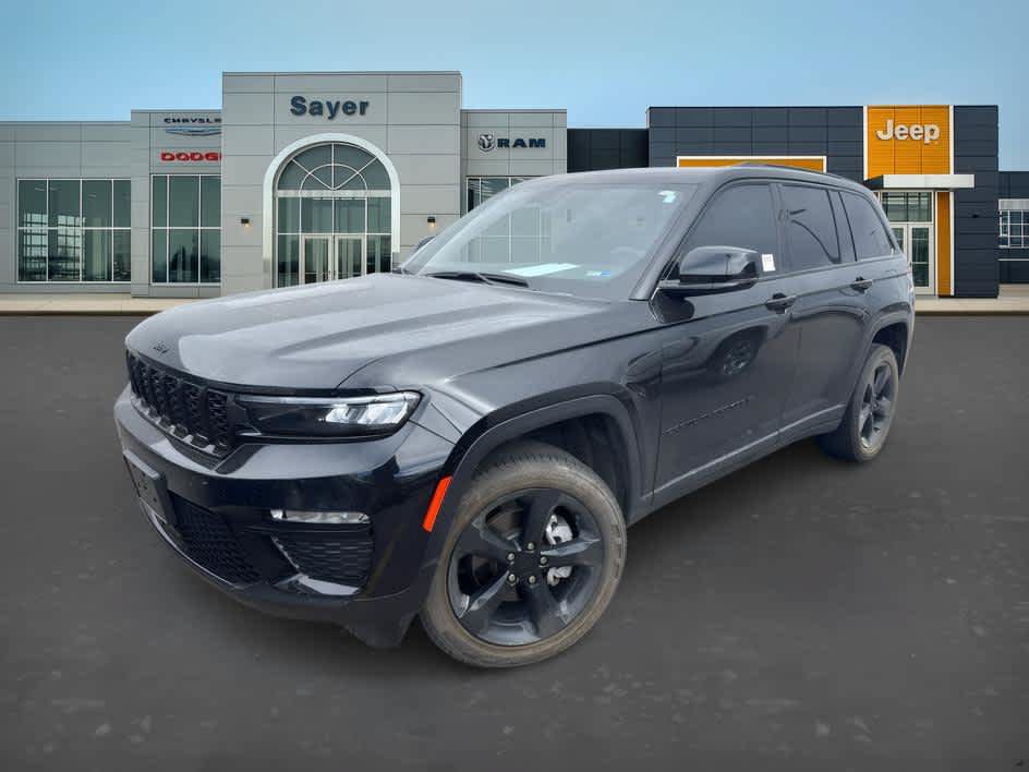 Used 2025 Jeep Grand Cherokee Limited w/ Black Appearance Package AWD/4WD image 2