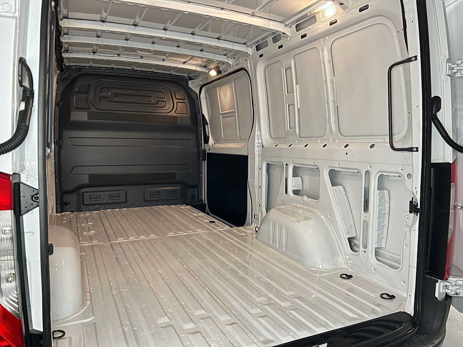 Used 2025 Mercedes-Benz Sprinter 2500 image 16