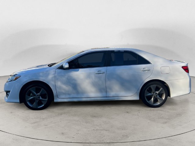 Used 2012 Toyota Camry SE w/ Leather Pkg FWD image 8