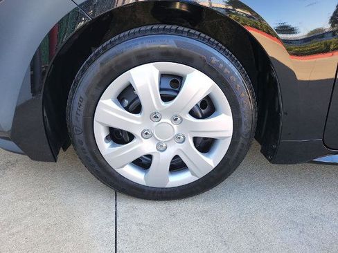 Used 2025 Toyota Corolla LE image 29