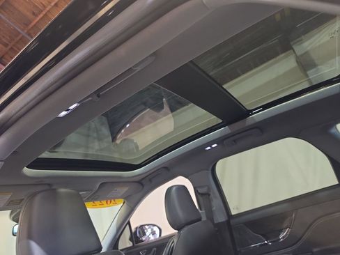 Used 2022 Lincoln Corsair AWD w/ Premium Package image 16