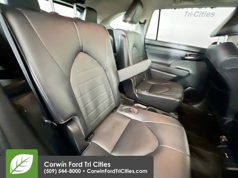 Used 2021 Toyota Highlander XLE image 16