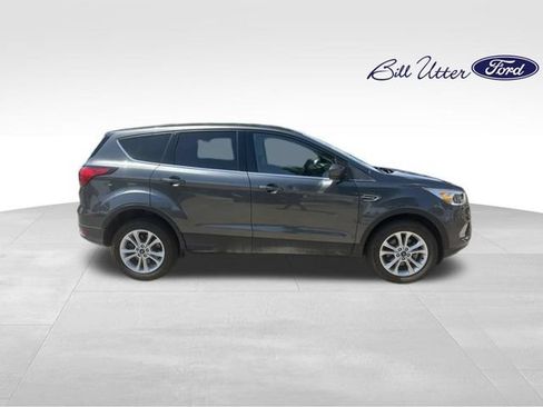 Used 2019 Ford Escape SE FWD image 3