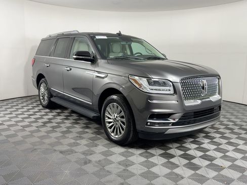 Used 2018 Lincoln Navigator Premiere image 7