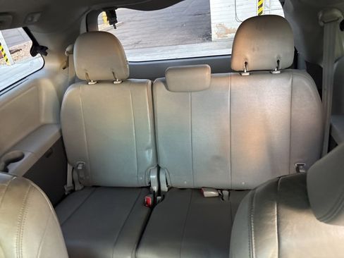 Used 2015 Toyota Sienna AWD image 28