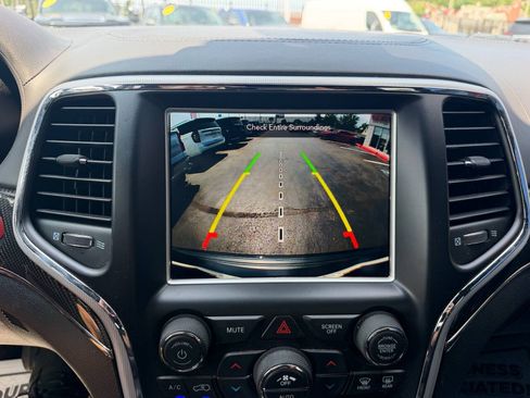 Used 2018 Jeep Grand Cherokee SRT w/ Trailer Tow Group IV AWD/4WD image 16