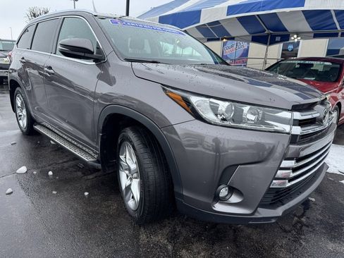 Used 2019 Toyota Highlander Limited image 2