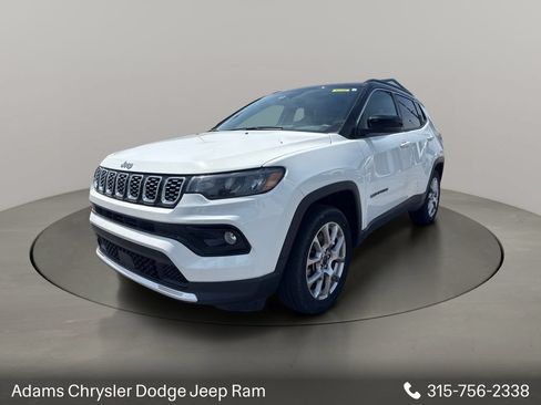 Used 2025 Jeep Compass Limited AWD/4WD image 3