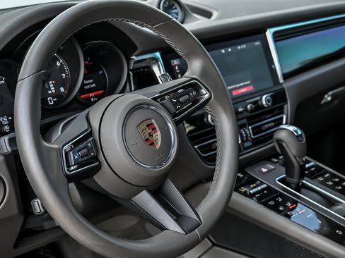 Used 2025 Porsche Macan w/ Premium Package Plus AWD/4WD image 26