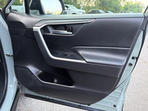 Used 2022 Toyota RAV4 XLE w/ Convenience Package FWD image 14
