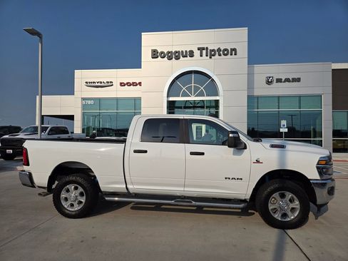 Used 2025 RAM 2500 Big Horn AWD/4WD image 2