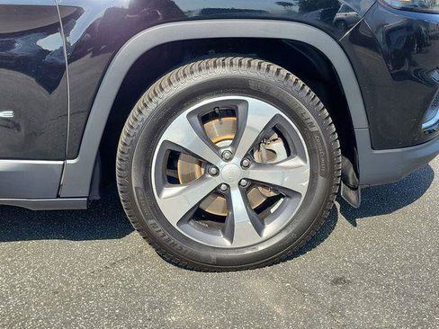 Used 2019 Jeep Cherokee Limited FWD image 5