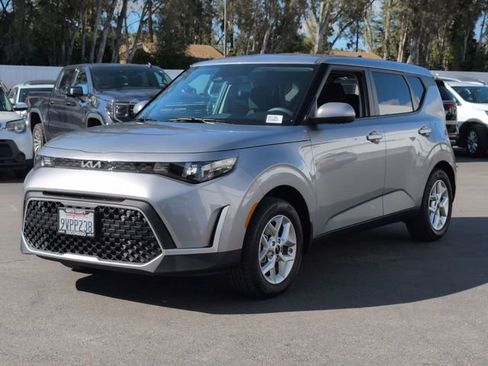 Certified 2025 Kia Soul LX w/ LX Technology Package FWD image 7