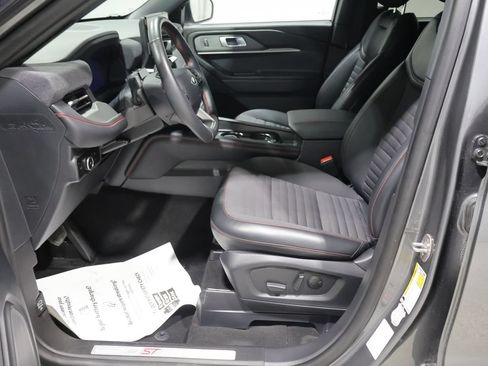 Used 2025 Ford Explorer ST-Line w/ ST-Line Street Pack AWD/4WD image 10