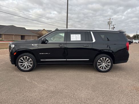 Used 2023 GMC Yukon XL Denali w/ Denali Reserve Package image 2