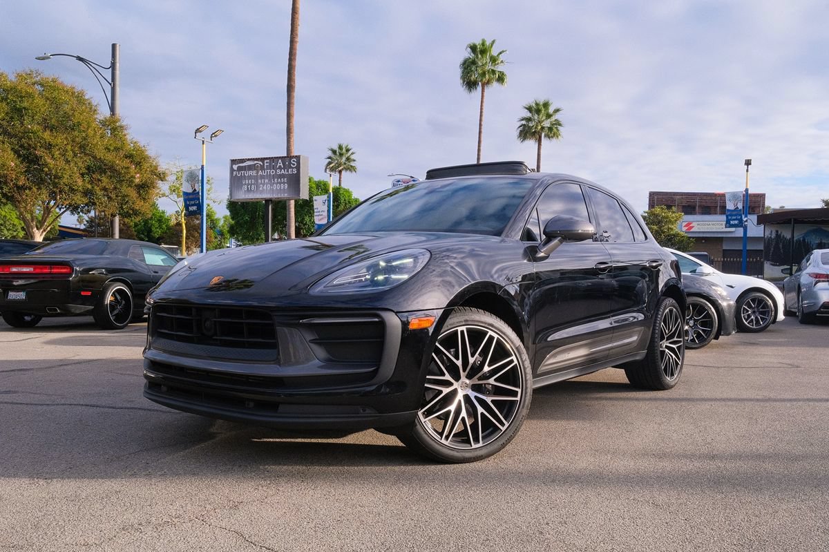Used 2023 Porsche Macan Turbo AWD/4WD image 1