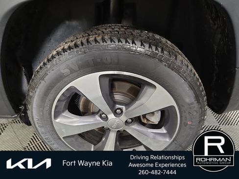 Used 2020 Jeep Cherokee Limited w/ Luxury Group AWD/4WD image 12