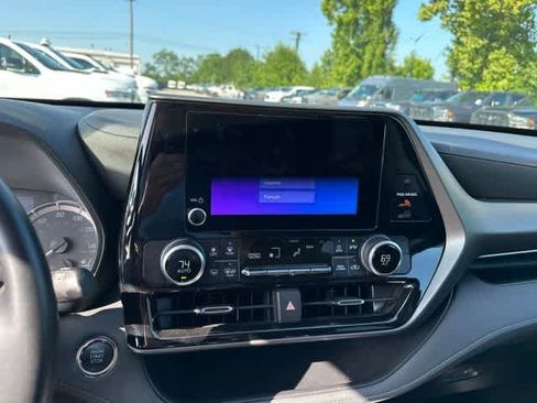 Used 2023 Toyota Highlander LE FWD image 8