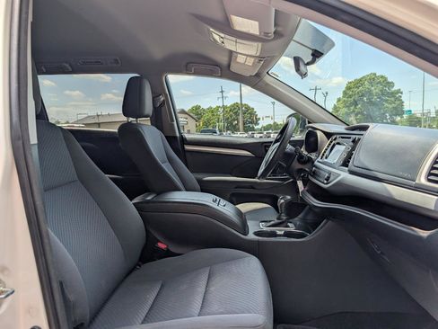 Used 2014 Toyota Highlander LE FWD image 23