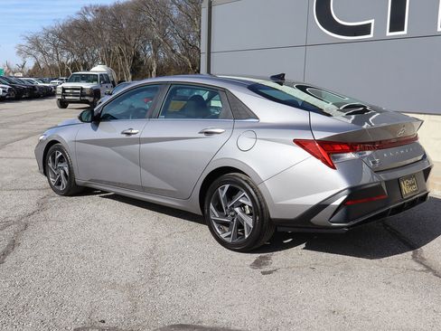 Used 2025 Hyundai Elantra SEL image 6