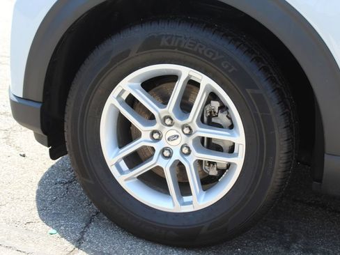 Used 2025 Ford Explorer Active AWD/4WD image 10