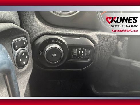 Used 2021 Jeep Wrangler Unlimited Sahara w/ Uconnect 4C Nav & Sound Group AWD/4WD image 16