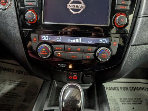 Used 2018 Nissan Rogue SV FWD image 15