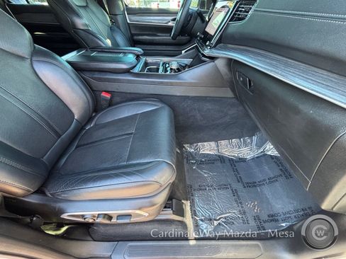 Used 2023 Jeep Wagoneer L Series II image 11