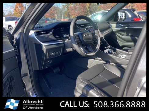 New 2025 Jeep Grand Cherokee Limited w/ Luxury Tech Group II image 9