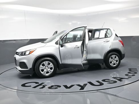 Used 2019 Chevrolet Trax LS image 19