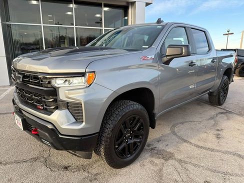 Used 2024 Chevrolet Silverado 1500 LT Trail Boss w/ Convenience Package II image 3