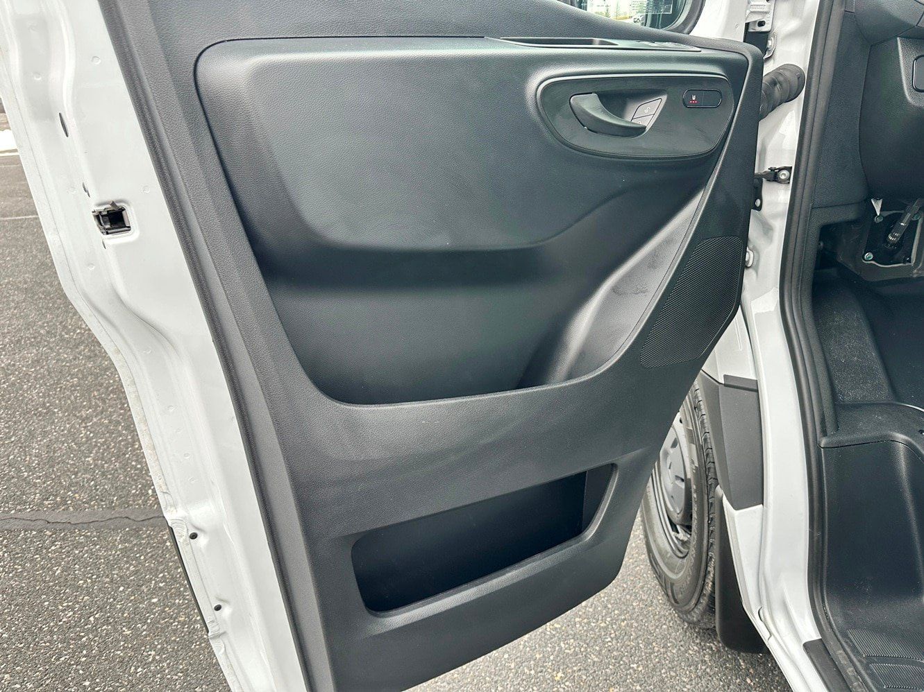 Used 2025 Mercedes-Benz Sprinter 2500 image 10