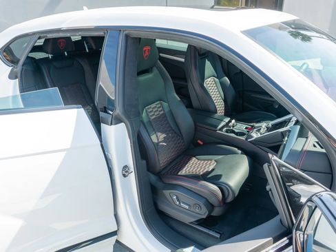 Used 2021 Lamborghini Urus AWD/4WD image 13