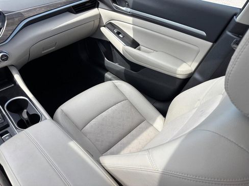 Used 2025 Nissan Altima 2.5 SL AWD/4WD image 14