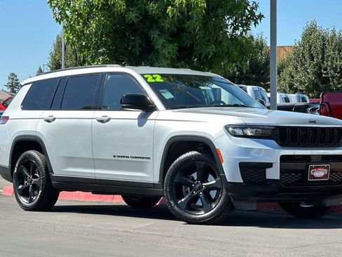 Used 2022 Jeep Grand Cherokee L Laredo RWD image 2
