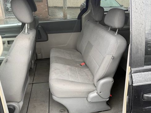 Used 2008 Chrysler Town & Country LX FWD image 17