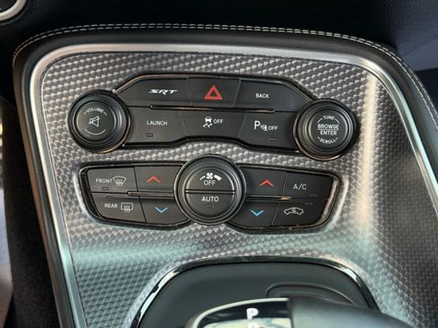 Used 2015 Dodge Challenger SRT Hellcat RWD image 16
