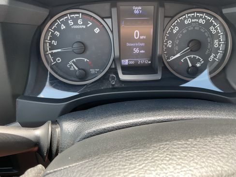 Used 2018 Toyota Tacoma TRD Off-Road AWD/4WD image 10
