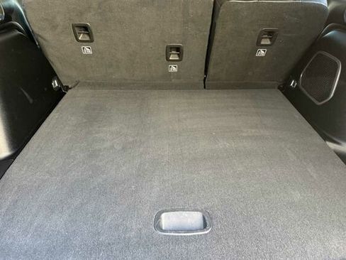 Used 2023 Jeep Grand Cherokee Limited image 12