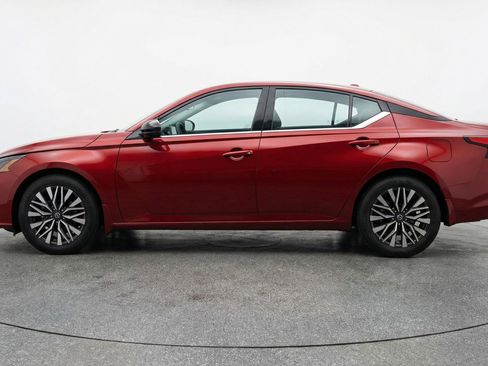 Used 2025 Nissan Altima 2.5 SV FWD image 5