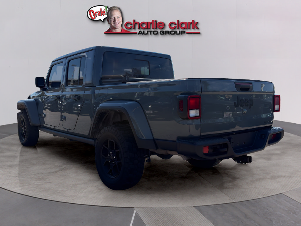 Used 2024 Jeep Gladiator Sport AWD/4WD image 3