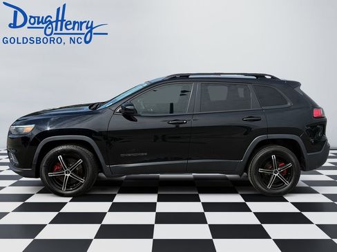 Used 2020 Jeep Cherokee Latitude FWD image 2