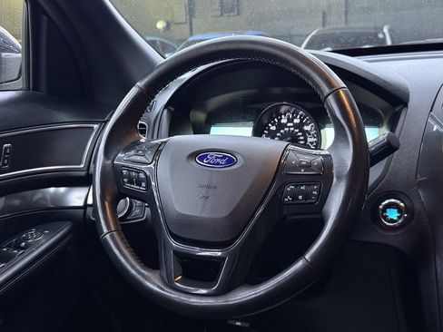 Used 2018 Ford Explorer XLT w/ XLT Appearance Package AWD/4WD image 21