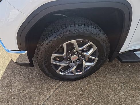 New 2025 GMC Sierra 1500 SLT image 4