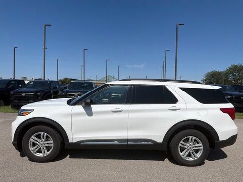 Used 2023 Ford Explorer XLT w/ Equipment Group 202A AWD/4WD image 3