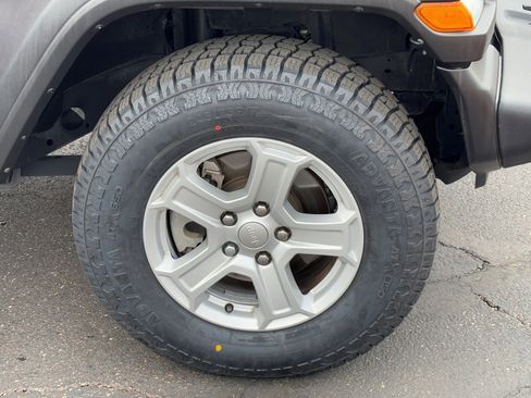 Used 2022 Jeep Wrangler Unlimited Sport image 10