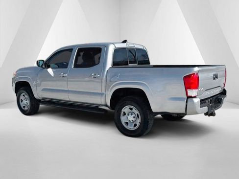 Used 2020 Toyota Tacoma SR image 4